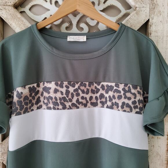 Perfect Peach Women's Short Sleeve Ruffle Dolman Relaxed T-Shirt Leopard - Picture 10 of 12